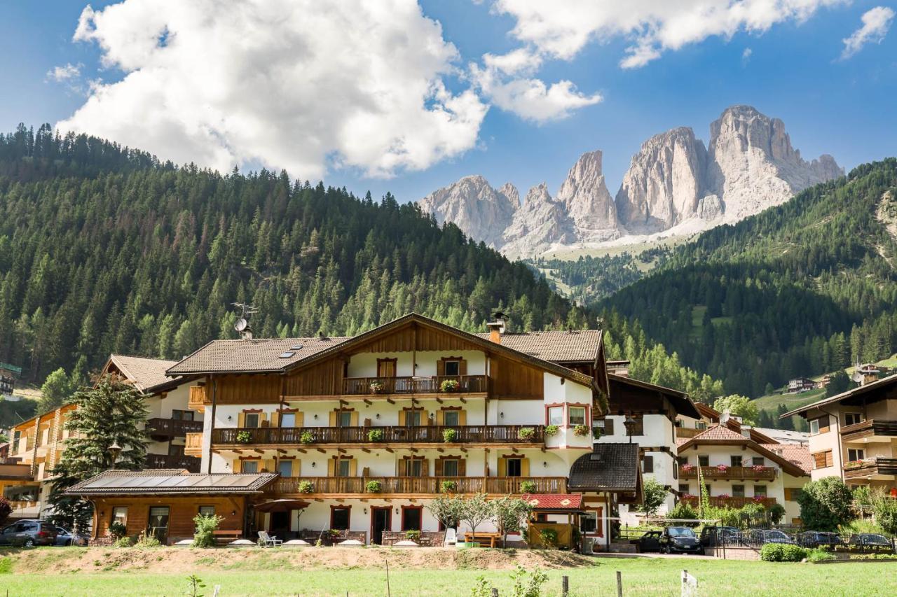 Garni Letizia Acomodação com café da manhã Campitello di Fassa Exterior foto