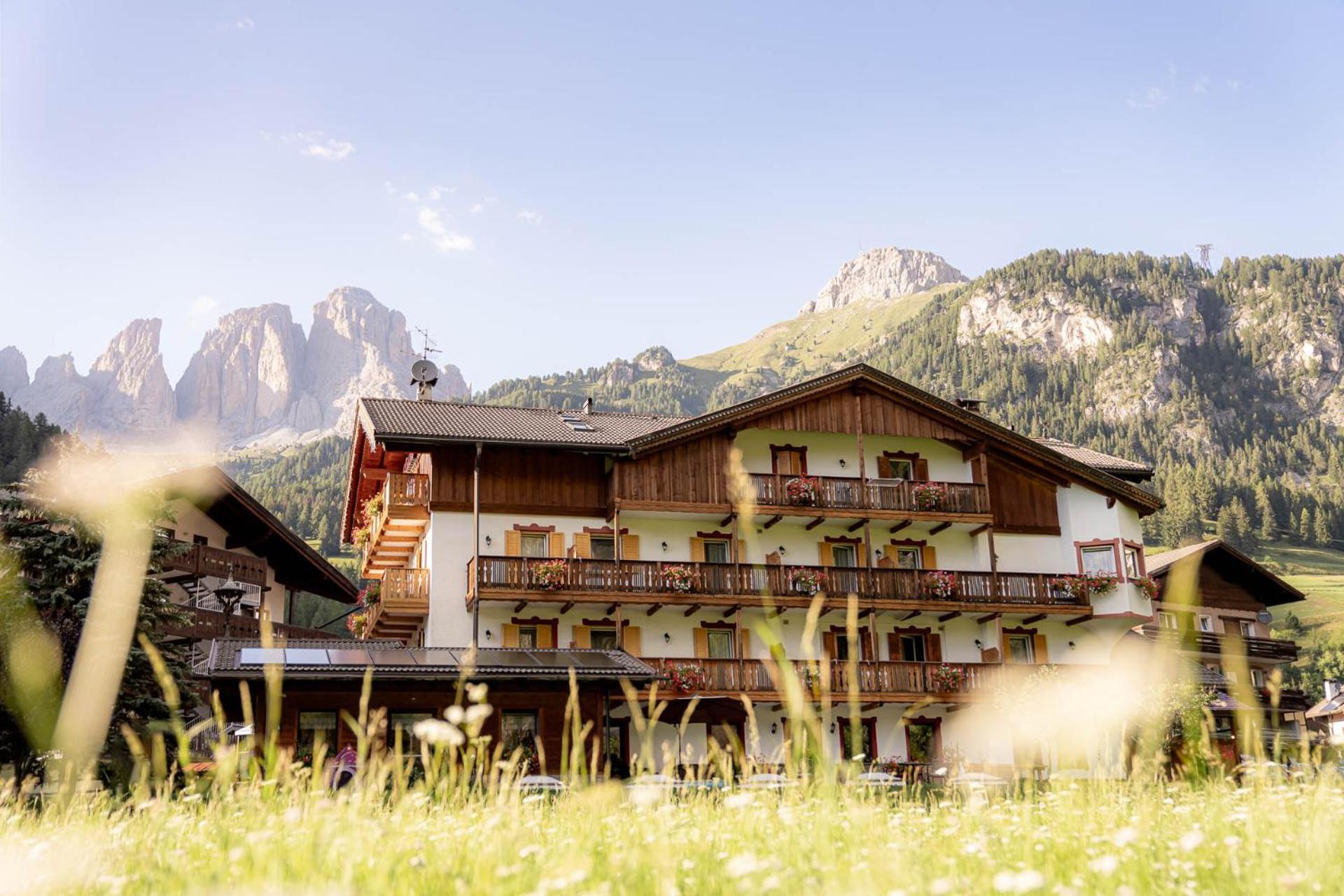 Garni Letizia Acomodação com café da manhã Campitello di Fassa Exterior foto